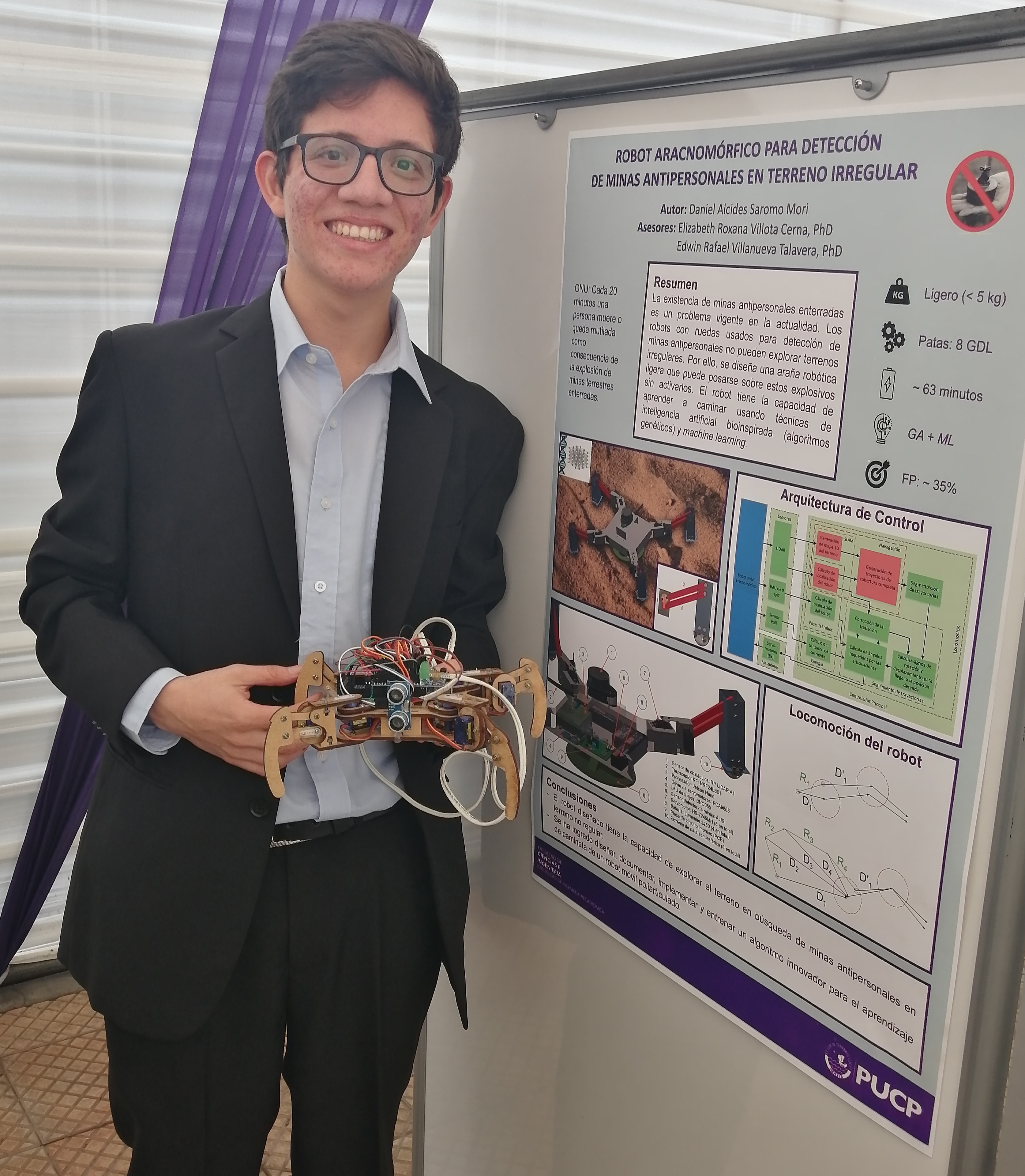 Daniel Saromo at his bachelor's-thesis poster presentation
